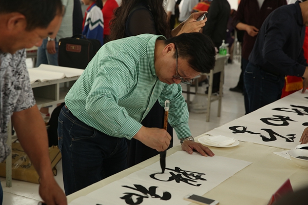 “5•23”中国文艺志愿者服务日书法公益活动走进新疆、青海