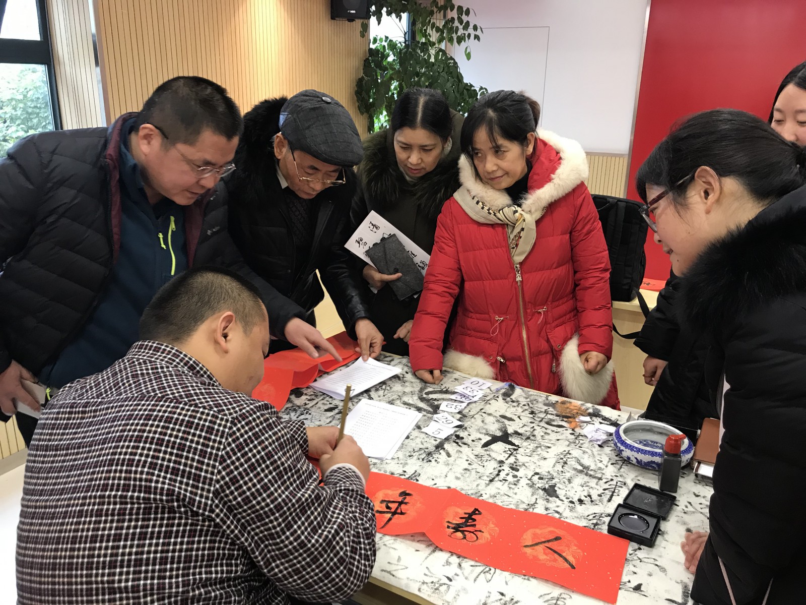 何晓巍作客成都市文联天府文艺名家讲坛走进锦城社区主讲《时风下的中国书法与传统之路》 –